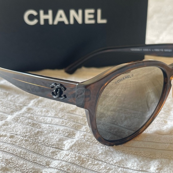 CHANEL Sunglasses - Picture 6 of 8
